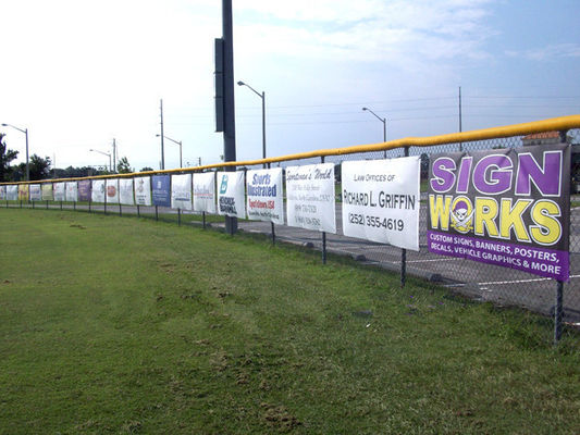 พิมพ์สีเต็ม PVC Mesh Fencing, Outdoor Mesh Banner 270g น้ําหนักยืดหยุ่นและเบา