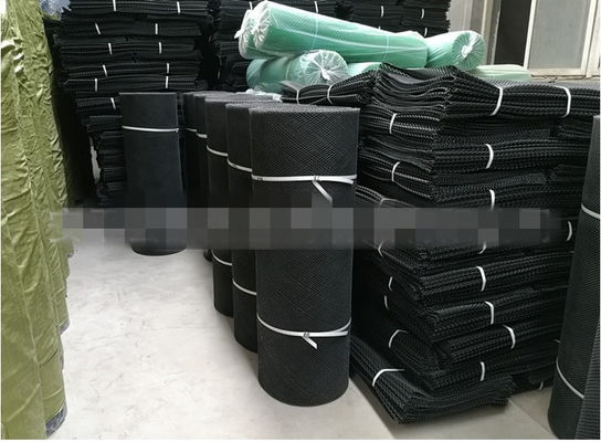 เครือข่ายเคลือบ PVC สีดําทนทาน เครือข่ายปลูกน้ําสําหรับการเลี้ยงไส้ครีม เครือข่ายพอลิเอสเตอร์เคลือบ