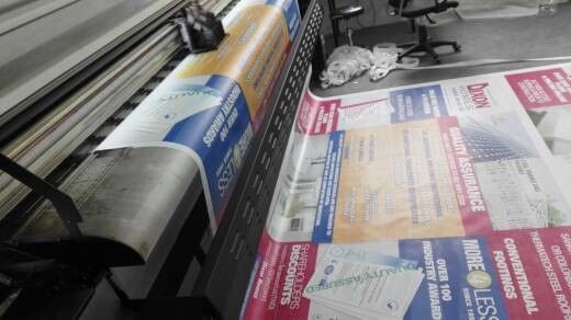 น้ําตาลละลายสิ่งแวดล้อม สัญลักษณ์ Mesh ขนาดใหญ่ สัญลักษณ์ Mesh PVC ที่สามารถพิมพ์ได้ สัญลักษณ์ Mesh ขนาดใหญ่