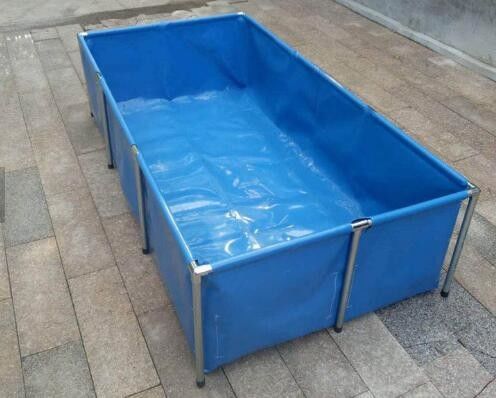 เสาปลา 4000L ที่กันไฟ พร้อมปลาสีฟ้า สะพานปลา Liner สภาพแวดล้อม PVC ถังปลาพับ