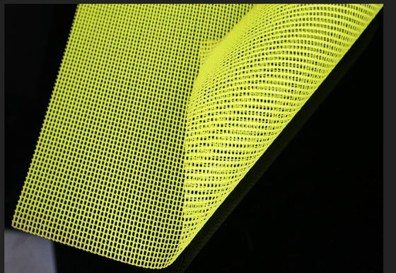 เครือข่ายเคลือบ PVC ความแข็งแรงสูง ด้วยวัสดุ Mesh 250dx250d สําหรับเก้าอี้กลางแจ้งเคลือบ Polyester Mesh