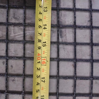 สินค้าประเภทอุตสาหกรรม PVC โพลิเอสเตอร์ Mesh Geogrid สําหรับรถไฟฟ้าหรือพื้นดินอ่อน
