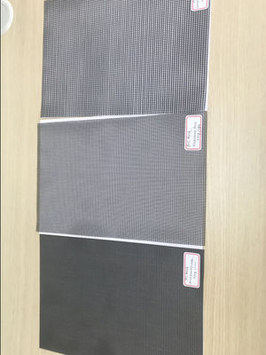 500D X 500D 9x13 เสริม PVC ผิวเคลือบโพลีเอสเตอร์ Mesh สีดํา Mesh สําหรับรั้วภายนอก