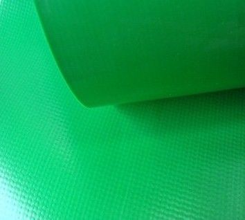 เนื้อผ้าพอลิเอสเตอร์ที่มีสีสันหลากหลาย PVC ผิวเคลือบด้วยผ้าใบในม้วน 1000D X 1000D 20X20 650 Gsm