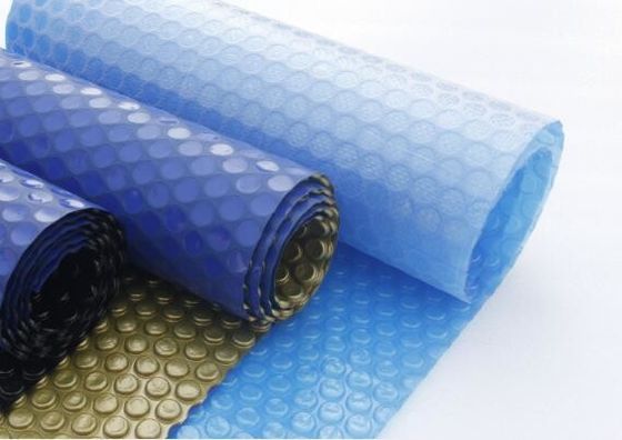 อุปกรณ์กันฝุ่น Bubble สระว่ายน้ําฤดูร้อน ครอบคลุมแสงอาทิตย์ กันฝุ่น 16ft × 20ft ครอบคลุมสระว่ายน้ําอัตโนมัติ