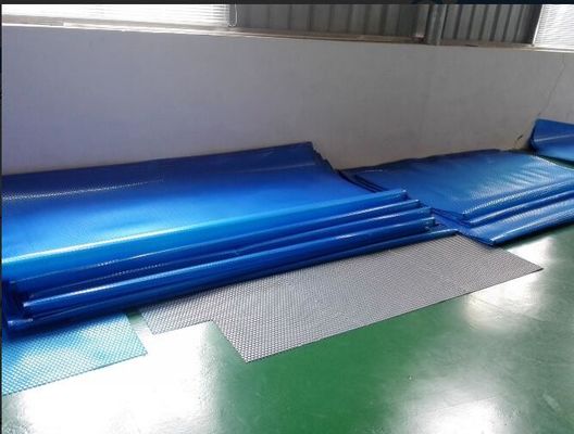 การป้องกัน UV PE Bubble สระว่ายน้ํากันน้ํา ผ้าคลุมแสงอาทิตย์ สําหรับสระว่ายน้ําทรงสี่เหลี่ยม